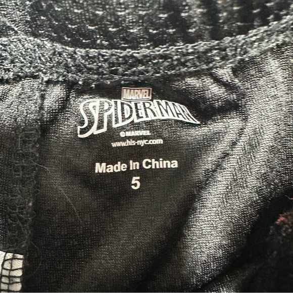 Marvel Spider-Man Shorts Black & Red Size 5 - Picture 4 of 16